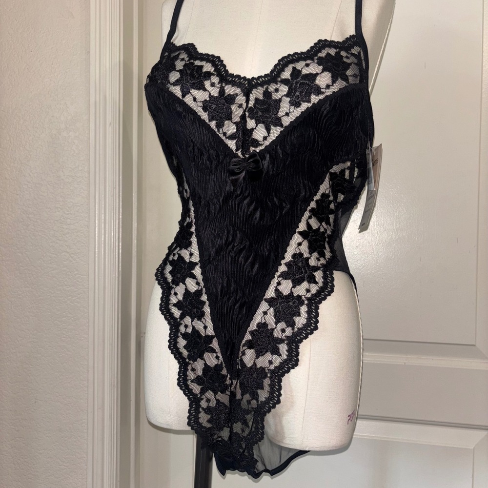 Cinema Etoile Lingerie Teddy Onepiece Black Sexy Lace Sheer High Leg NWT Med